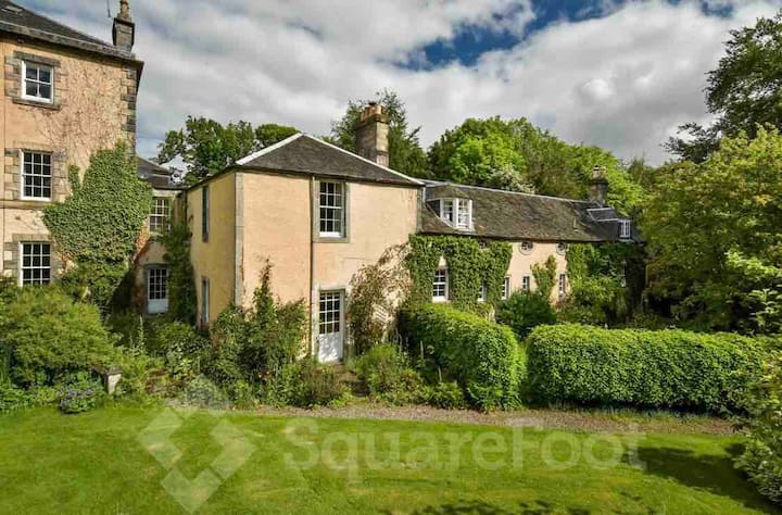Cozy 1700s Mid Wing Cottage At Powis House - Dunblane