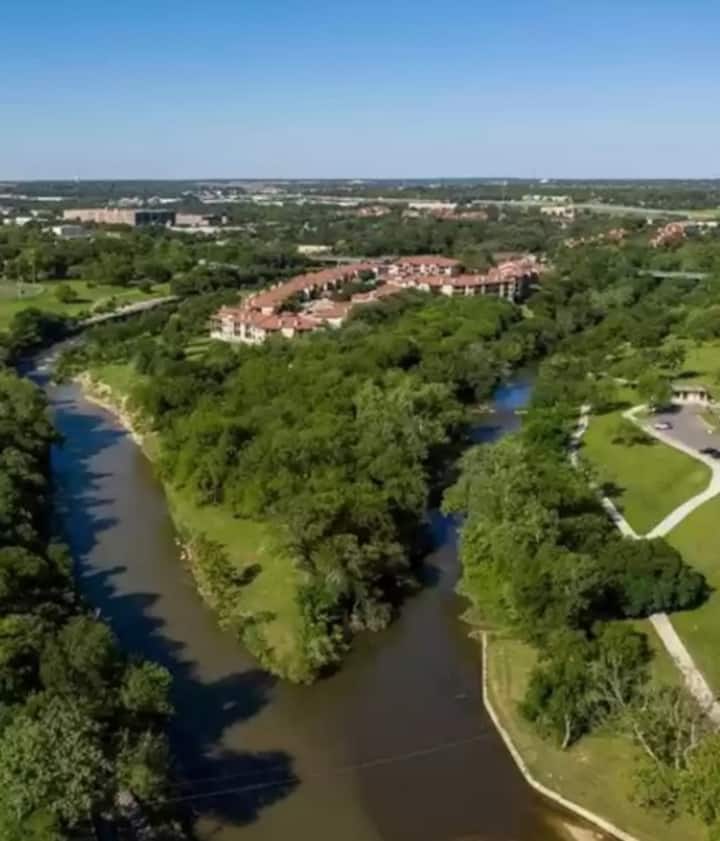6 Acre River Retreat In Historic Downtown - Georgetown, TX