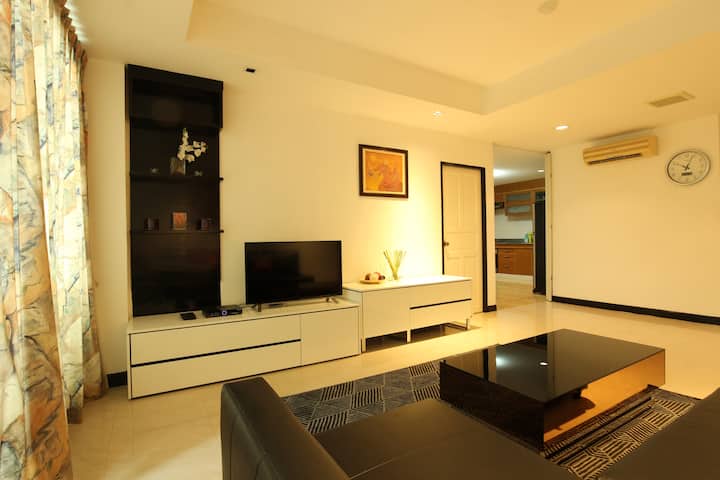 Spacious 2 Br. 140 Sqm. Central Located 5 Mins Bts - بانكوك