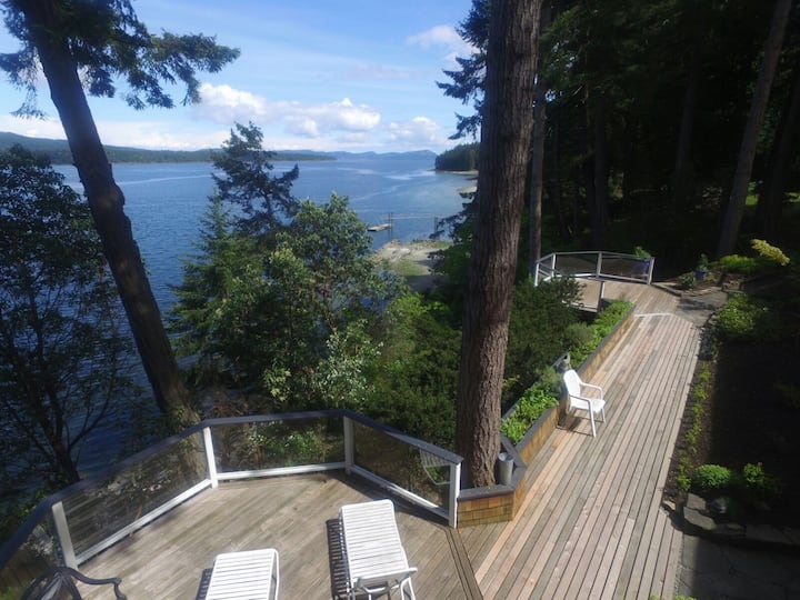 Southey Point Beach Front Accommodation - Île Galiano