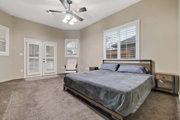 Master Bedroom In Gated Community With Pool/spa - Bakersfield, CA