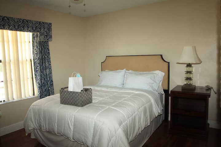 Peaceful Bedroom Near Theme Parks In Kissimmee, Fl - Kissimmee, FL