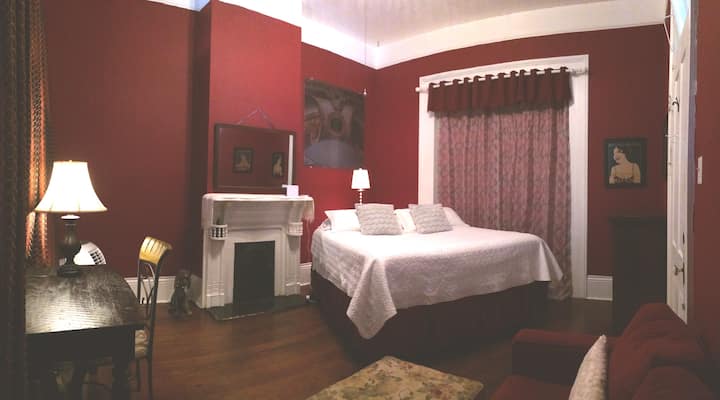 Frenchmen House "Red Room" - New Orleans
