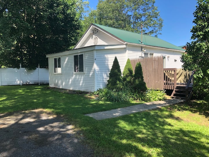 Spacious Private Cottage In Beautiful Lake George. - Lake George, NY