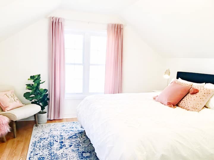 Rosé All Day - Private Loft Suite In Picton - Picton, Canada