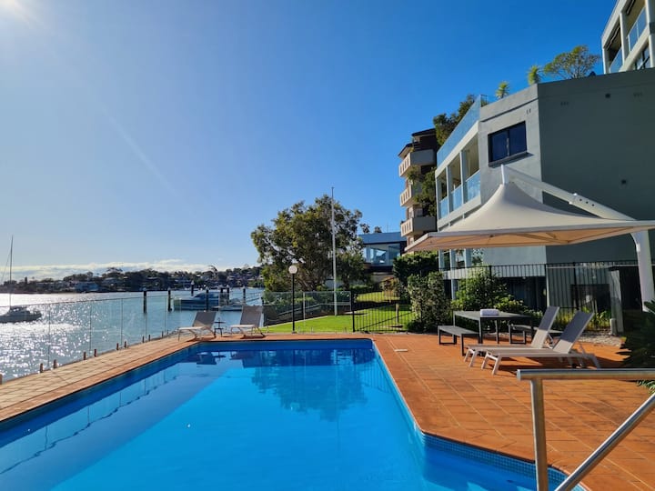 Absolute Waterfront Home Sydney - 버우드