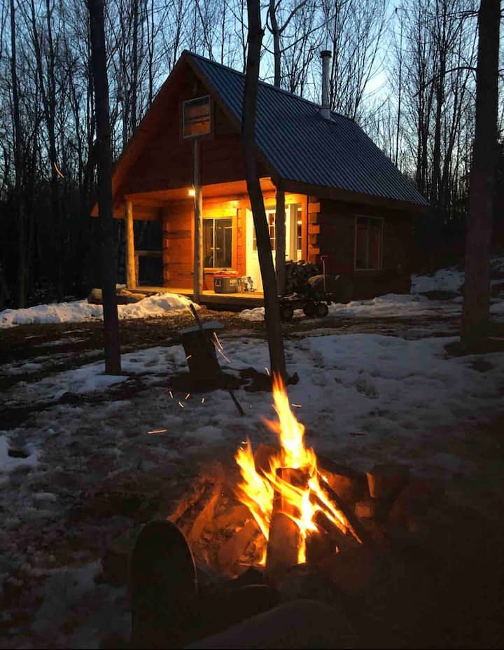 Romantic, Cozy, Quiet Cabin On 20 Acres Of Trails - Belleville, Ontàrio, Canadà