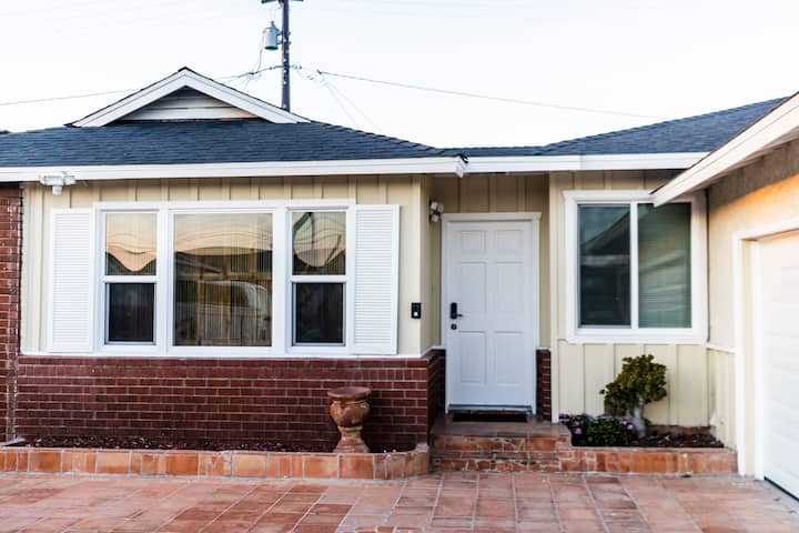 Cozy 3 Bedroom Home With Pool Close To Sofi - ハモサビーチ, CA