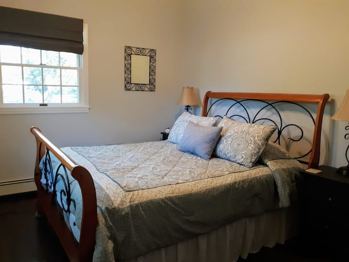 Private,clean, Newly Decorated, Entire Upstairs - Northport, NY