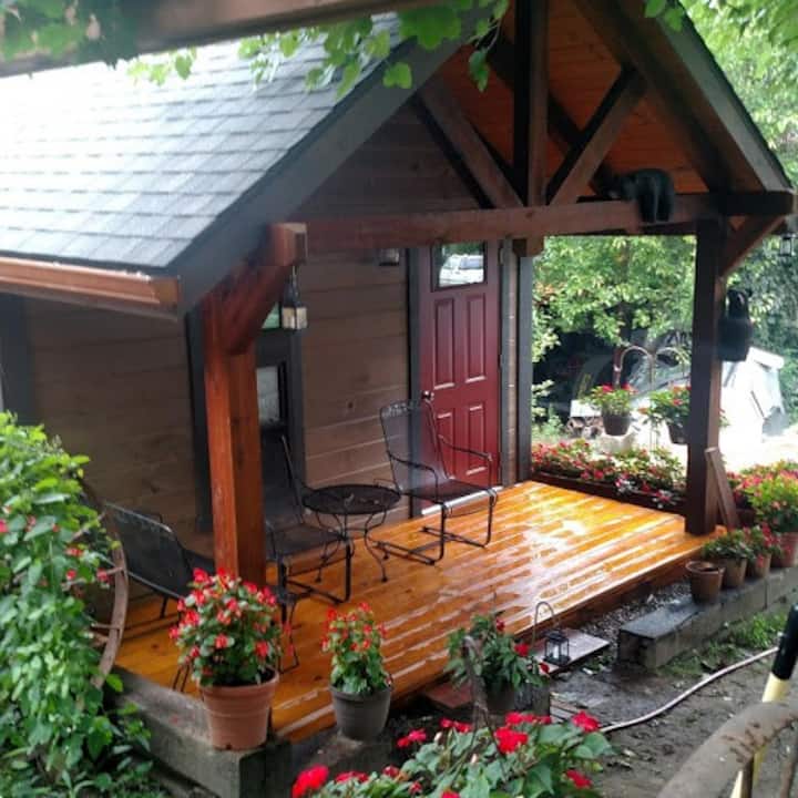 Christi's Hideaway Cabin In Winesburg, Ohio - Ohio