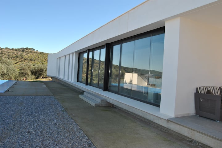Moderna Casa En Finca De 30.000 M2. En Extremadura - Nogales, España