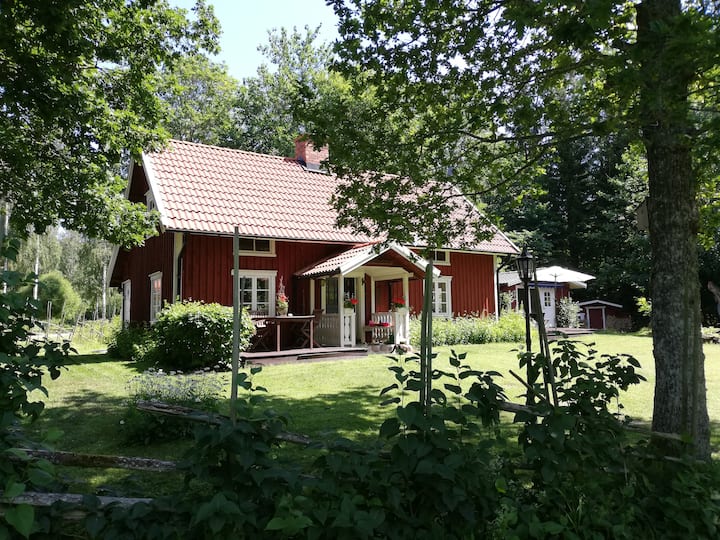 Lotsatorpet - Cottage In Blomberg - Götene