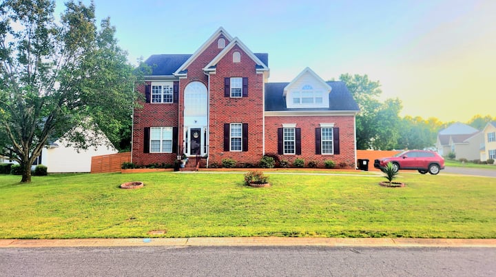 Home With Fenced Yard, Free Wi-fi, & Private Park. - Midland, NC