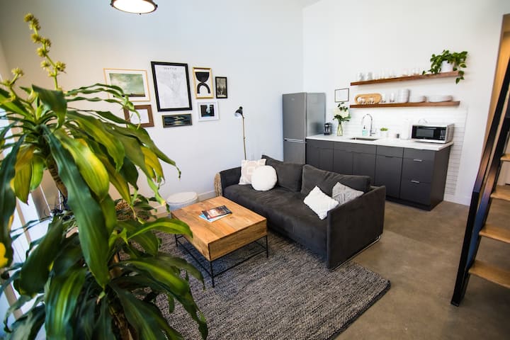 Private Urban Suite With Vaulted Ceilings - Lake Union - Seattle