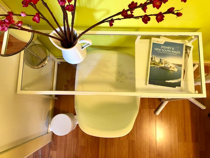 Queen Room *  3 Min From Bankstown Train Station - Guildford