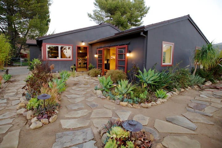 Modern Rustic Retreat With Views - Thousand Oaks, CA