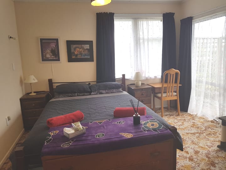Large Spacious Dble Room With 2 Beds - Levin