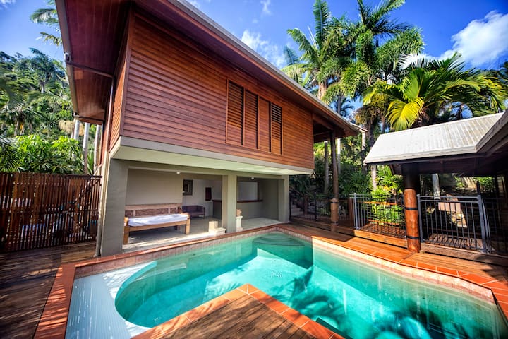Exclusive Absolute Water Front Balinese Style Home - Daydream Island