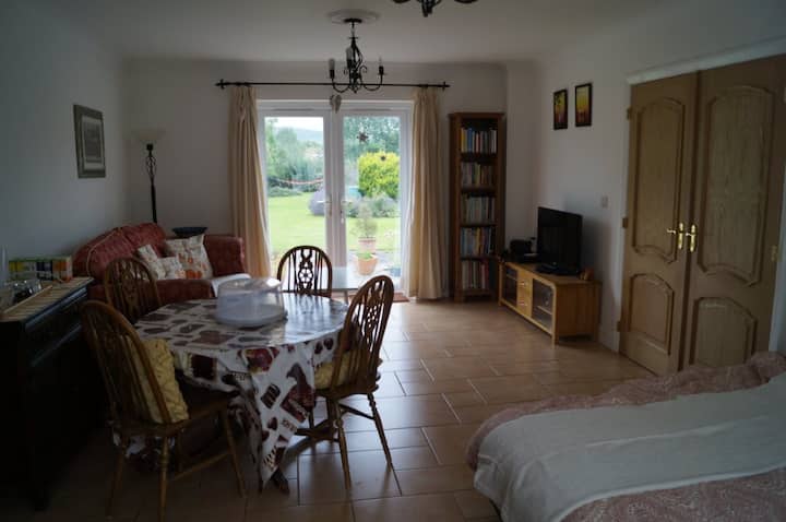 Lovely Bedroom Suite Near Airport (Self-contained) - Aéroport de Bristol (BRS)