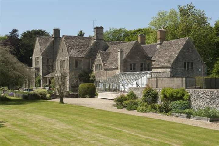 5 Star Cotswold Luxury With Tennis Court & Garden - Cirencester