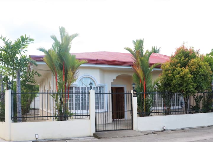 Newly Renovated Spacious Gated Home With Garden - Palo