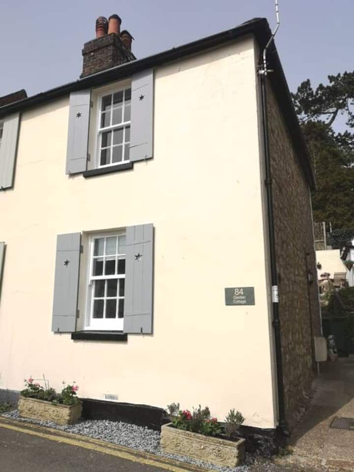 Cosy Garden Cottage With Sea Views - Hythe