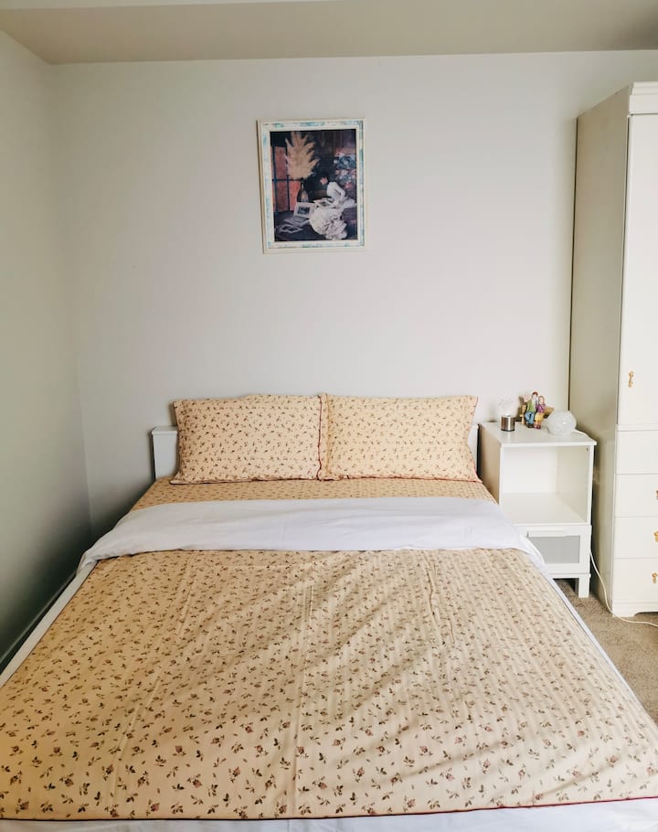 Separate Bedroom With Private Entrance In Penrith - Penrith