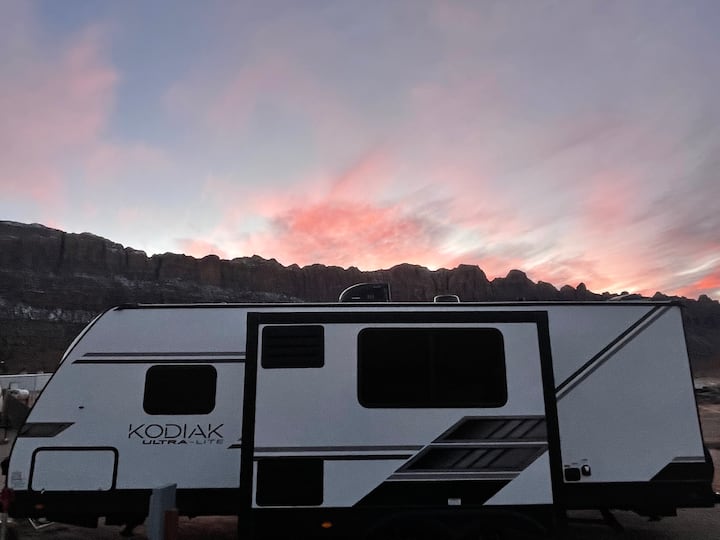 New! Rv Adventure Rental! Fully Loaded, Spacious!! - Moab
