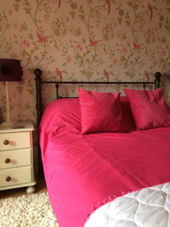 Double Bedroom With Private B/room - Kettering, UK