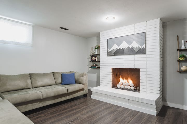 Remodeled Suite W/ Ping Pong & Fireplace! - Sandy, UT