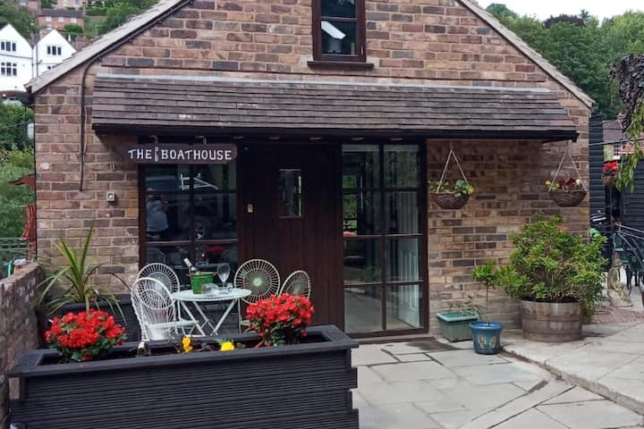 Family And Group Accommodation In Ironbridge. - テルフォード