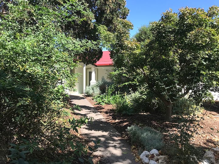 Goldrush Cottage, In A Private Shady Garden - Guildford, Australia