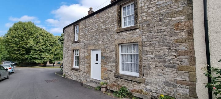 Period Cottage In The Heart Of The Peak District - Great Longstone