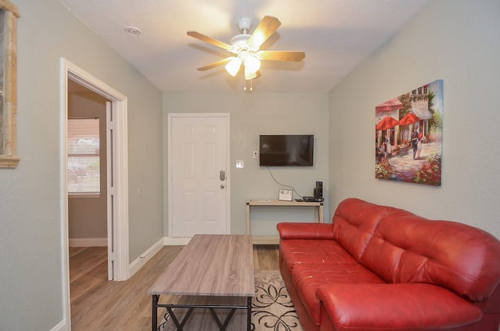 Cute 1 Br Suite Next To Memorial Mall And Hospital - Houston, TX