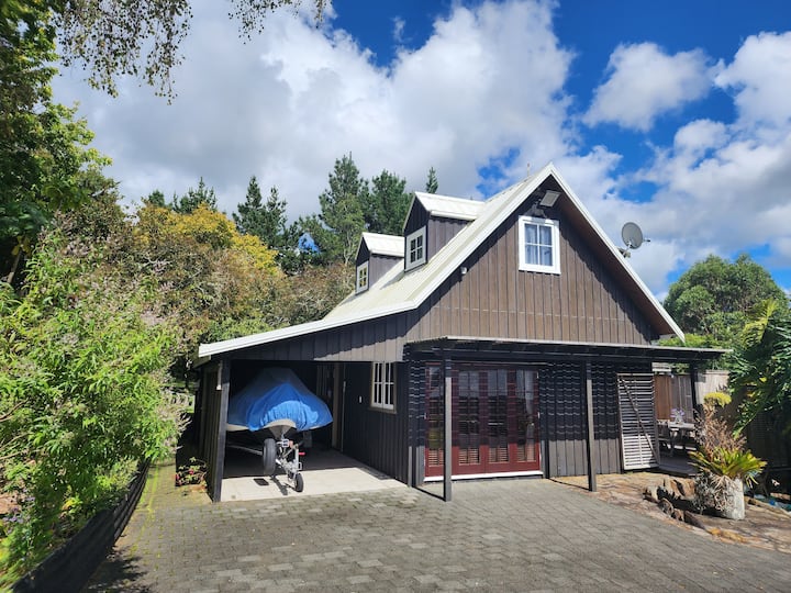 The Black Cottage - Pōkeno