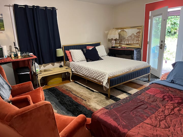 Hemp & Pet Friendly, Private Entry & 7min To Town - Asheville, NC