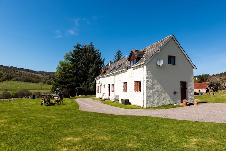 Beautiful Loch Ness Views From Spacious, Secluded Farmhouse Nr Inverness - Loch Ness