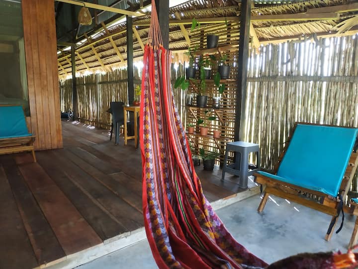 Casa Rústica Pequeña Para Huéspedes En La Selva - Amazonas