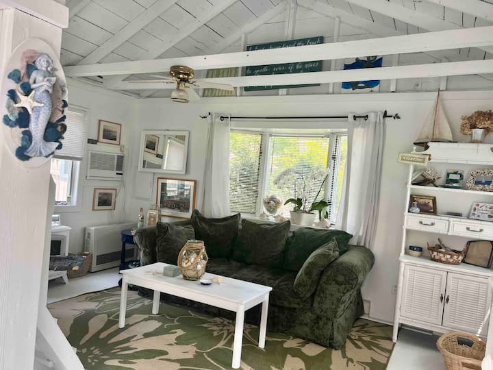 Cool Tiny Cottage Artist Loft! - The Hamptons, NY
