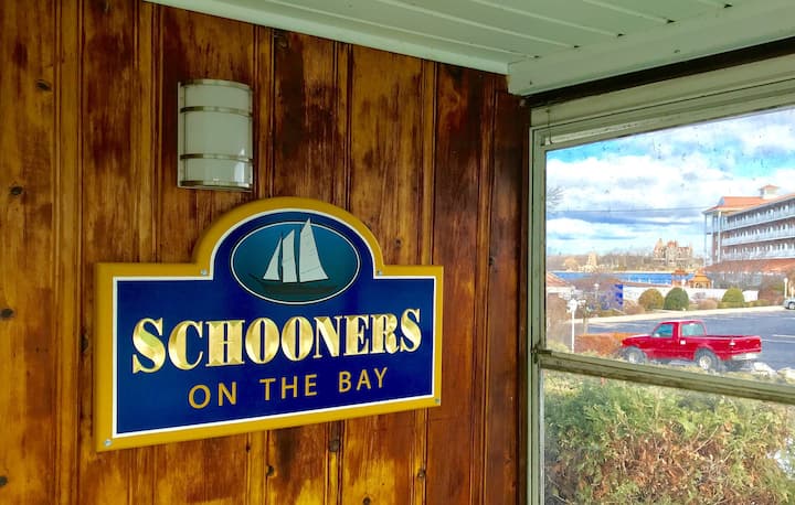 Schooners On The Bay - 紐約