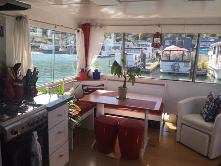 Super Cute, Cozy Houseboat In Great Location!!! - Sausalito
