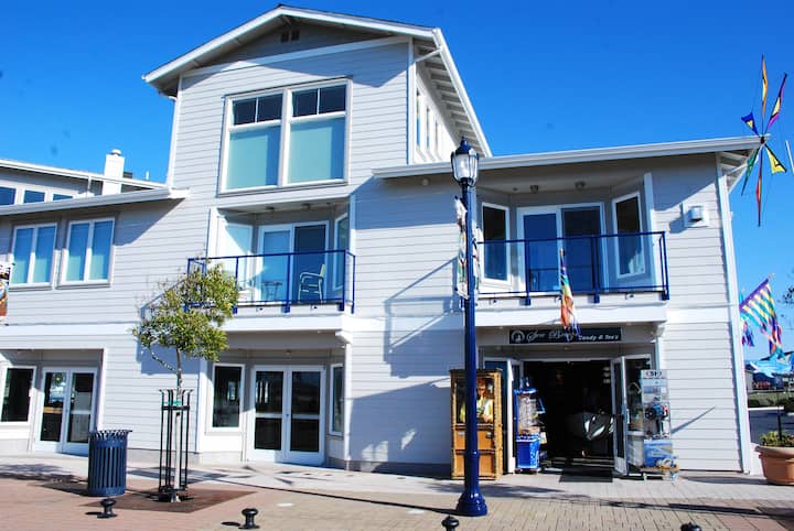 Luxury Waterfront Condo In The Heart Of Old Town - Eureka