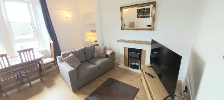 2 Bedroom Flat Near Dunfermline Railway Station - South Queensferry