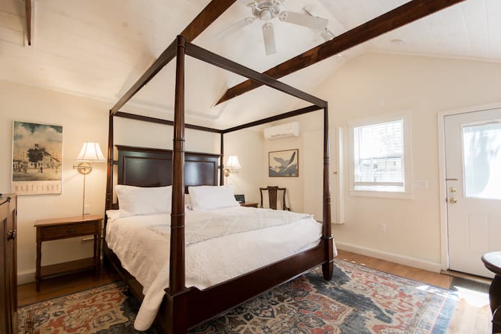 Newport Boutique Hotel Private Cottage, King Bed - ニューポート, RI