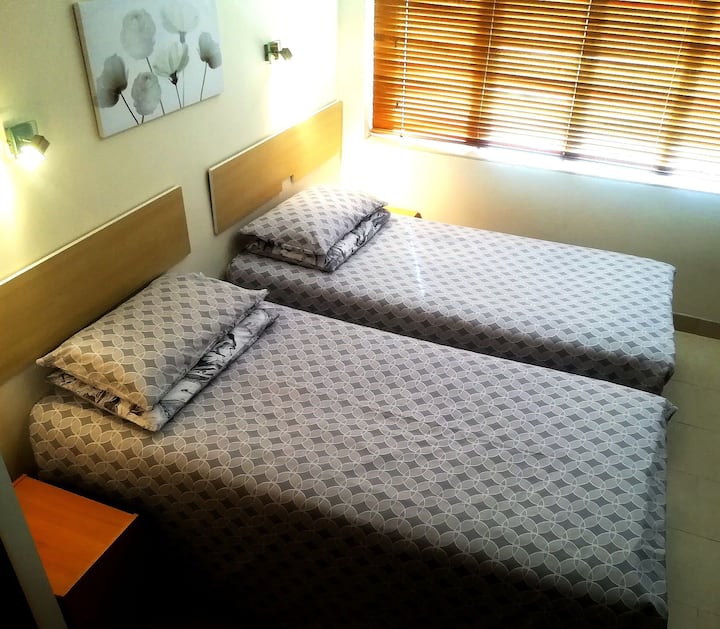 Twin Room, Ensuite,  Breakfast Room Available. - Bray