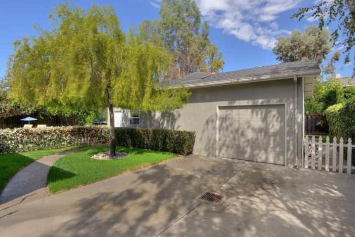 Spacious Executive Cottage Near New Apple Campus - Cupertino