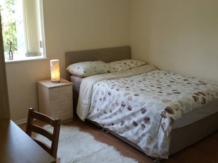 Double Bedroom Next To Manchester Center - ソルフォード