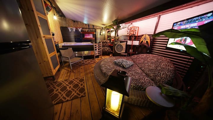 Resort Style Outdoor Hut With 5 Star Amenities - Daytona Beach, FL