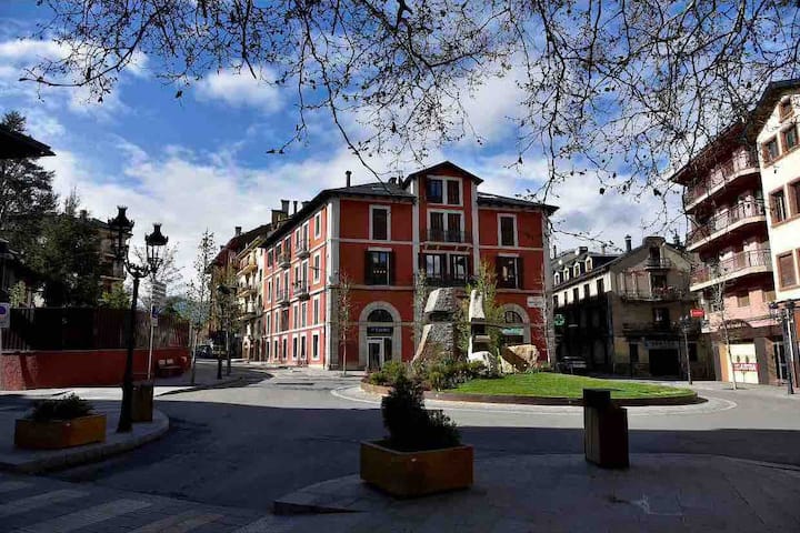 Apartamento  En Corazon Historico De Puigcerda - Alp