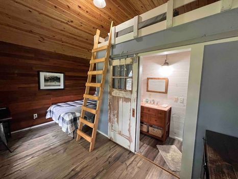 Cabins in Lynchburg, TN via cozycozy